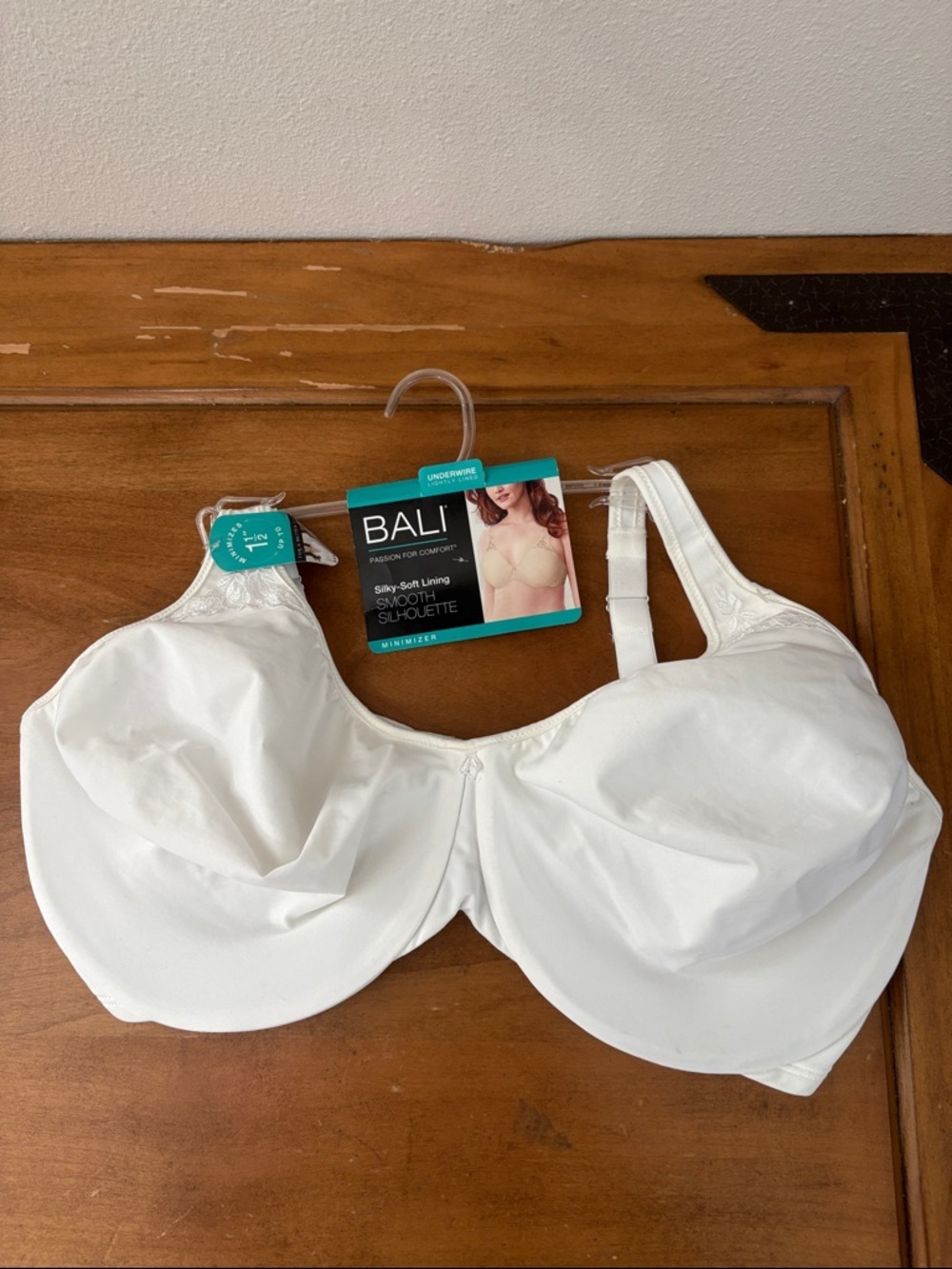 Bali White Smooth Silhouette Minimizer Underwire Bra Size 40 DDD
